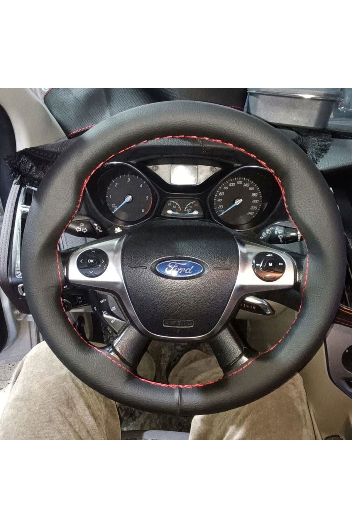 DİKİŞLİ DİREKSİYON KILIFI SİYAH DERİ KIRMIZI DİKİŞLİ FORD FOCUS 2012-13-14 için