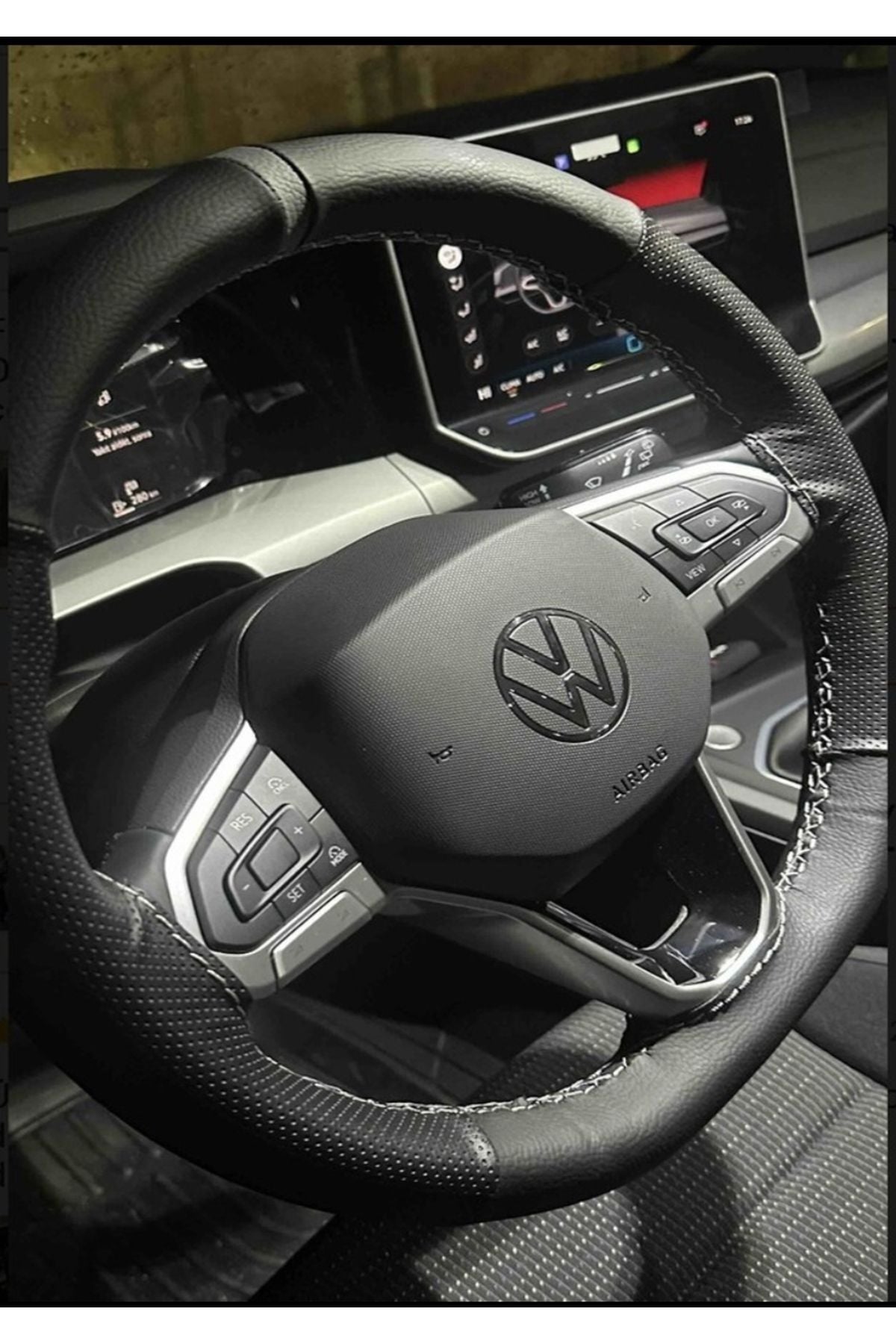 DİKİŞLİ DİREKSİYON KILIFI SİYAH/NOKTALI DERİ GRİ YÜZÜK/DİKİŞLİ VOLKSWAGEN GOLF 8.5 İÇİN