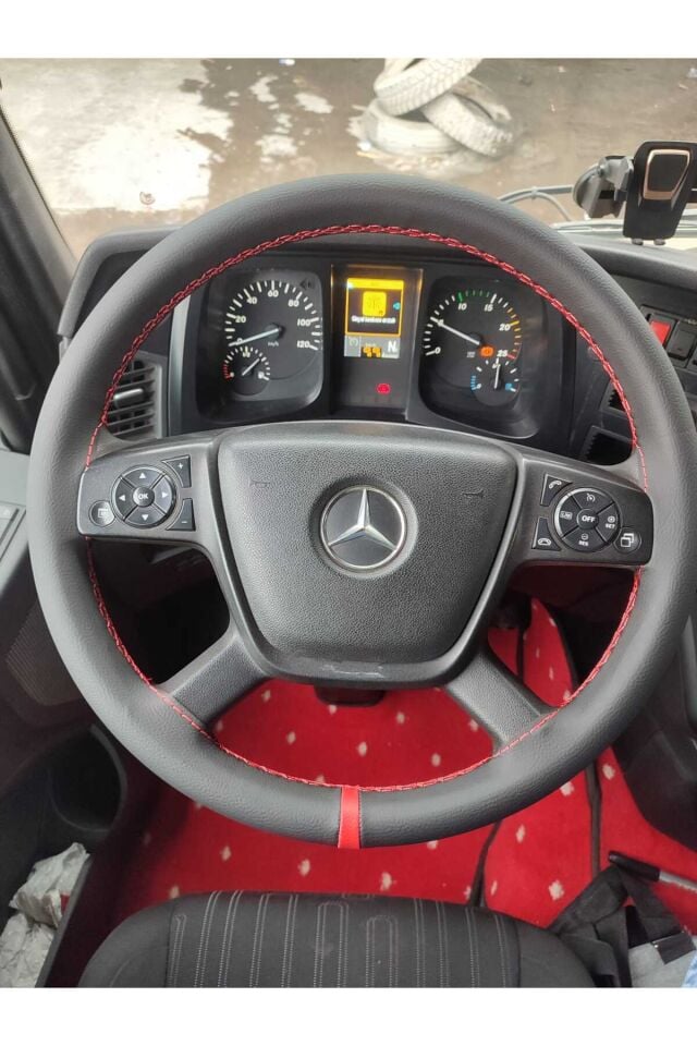 DİKİŞLİ DİREKSİYON KILIFI SİYAH DERİ KIRMIZI YÜZÜK KIRMIZI DİKİŞLİ MERCEDES TIR KAMYON İÇİN