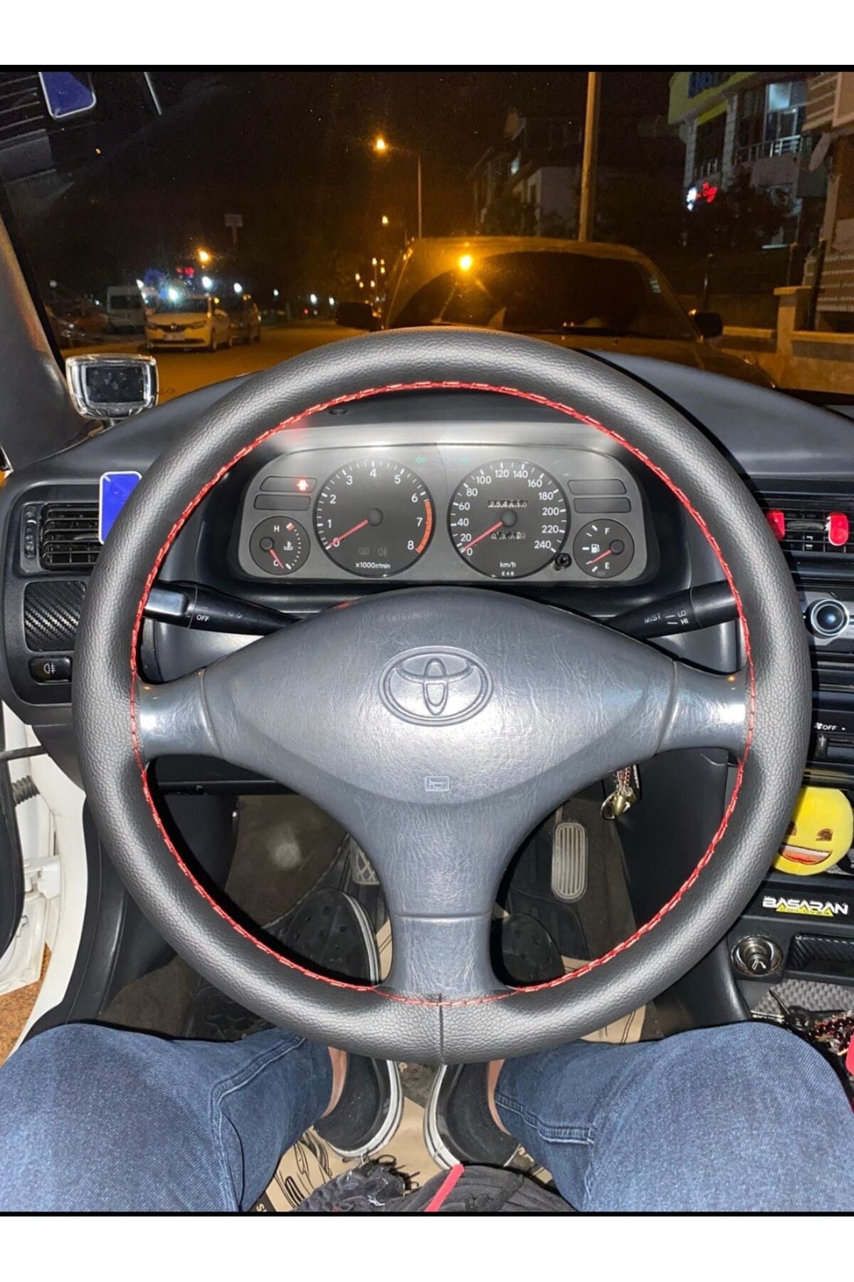DİKİŞLİ DİREKSİYON KILIFI DAMARLI DERİ KIRMIZI DİKİŞLİ TOYOTA COROLLA 98 KASA İÇİN