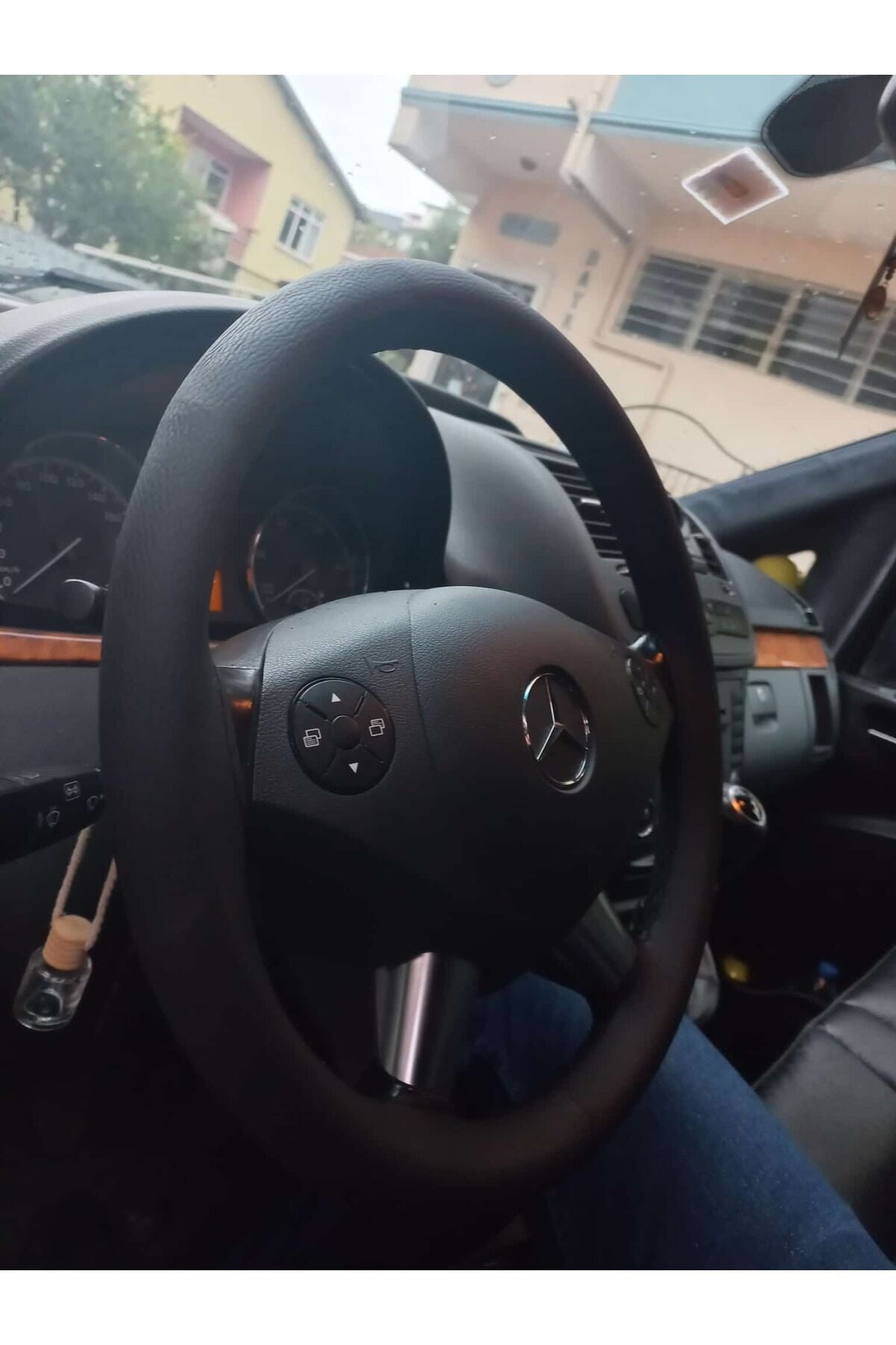DİKİŞLİ DİREKSİYON KILIFI SİYAH DERİ SİYAH DİKİŞLİ MERCEDES VİTO İÇİN HIZLI KARGO