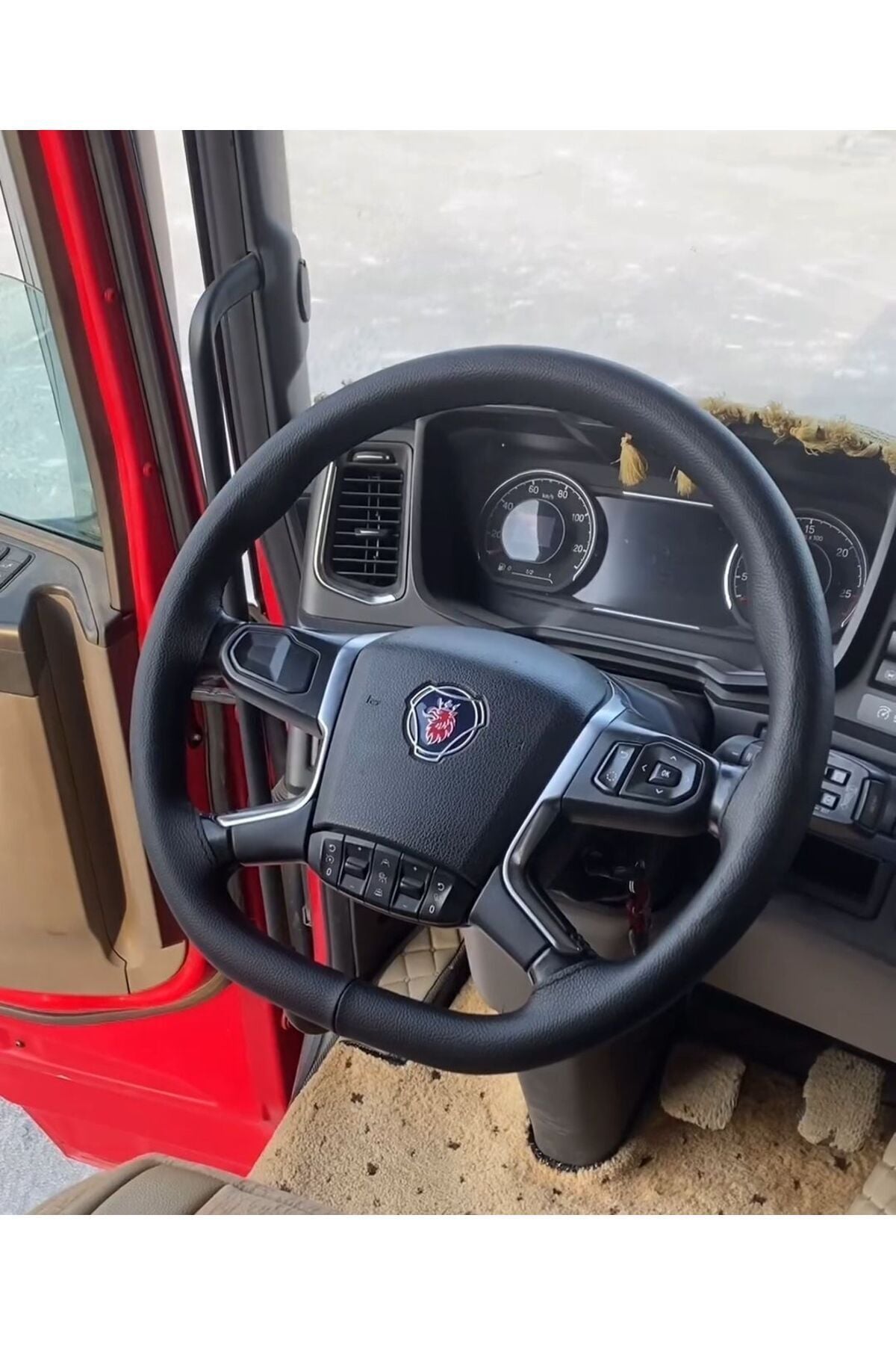 Dikişli Direksiyon Kılıfı Damarlı Siyah Deri Siyah Dikişli Scania Tır Kamyon İçin