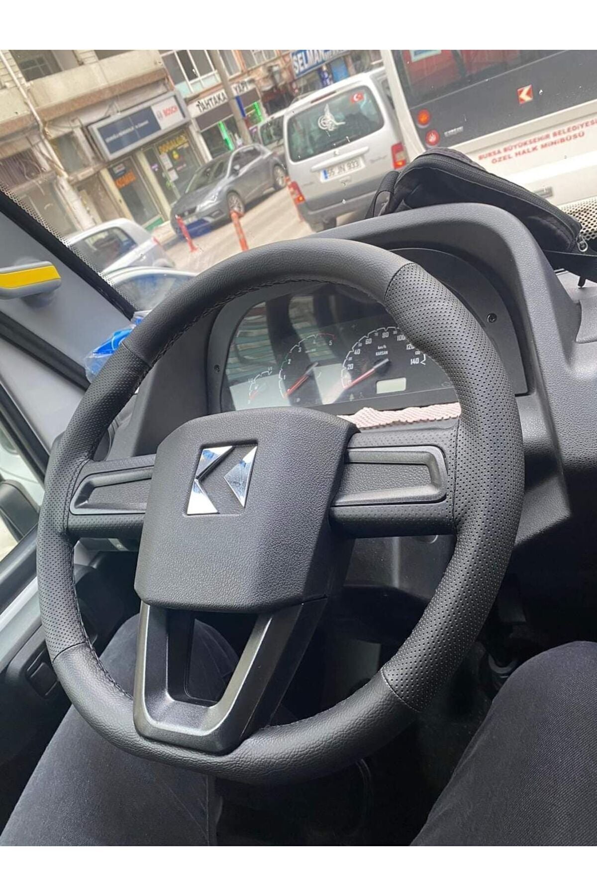 Dikişli Direksiyon Kılıfı Damarlı Noktalı Deri Siyah Dikişli Karsan Jest Son Kasa İçin